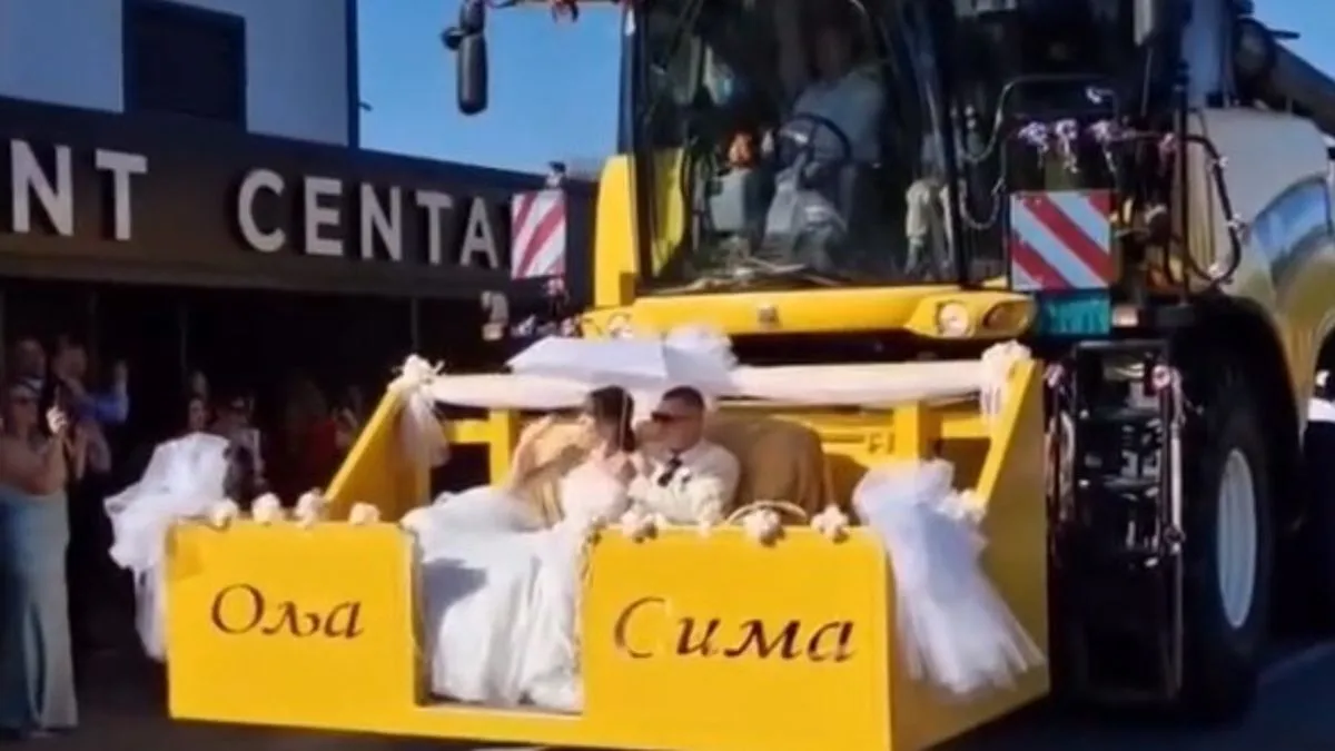 Vesela povorka izazvala je osmijehe i oduševljenje brojnih prolaznika