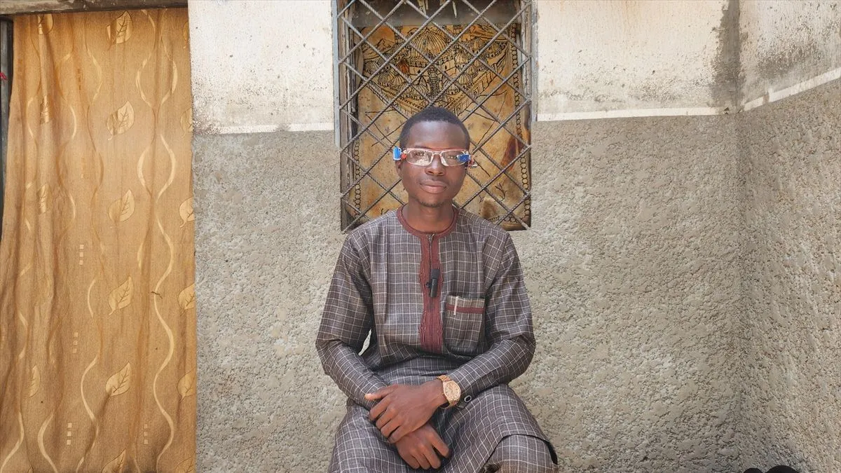 Nigerijski student dizajnirao naočale sa zvučnim upozorenjem koje sprečavaju vozače da zaspu