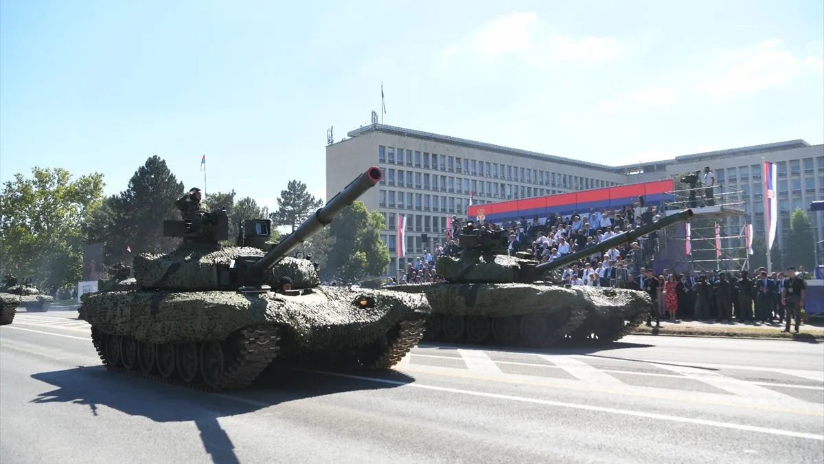 Oni koji su tamo motivsani su po ulicama u Srbiji, u većim srpskim gradovima. Oni su motivsani da promijene režim, da promijene tu paradigmu.