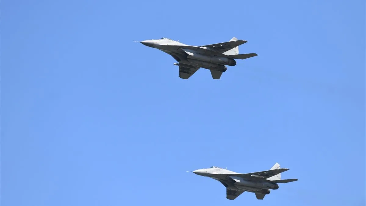 Oni koji su tamo motivsani su po ulicama u Srbiji, u većim srpskim gradovima. Oni su motivsani da promijene režim, da promijene tu paradigmu.