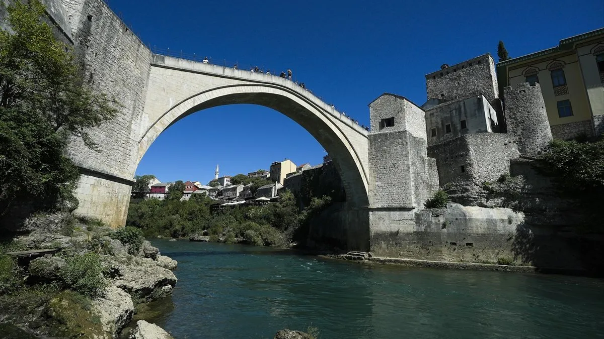 Iznad smaragdne Neretve: Stari most kao srce i duša Mostara
