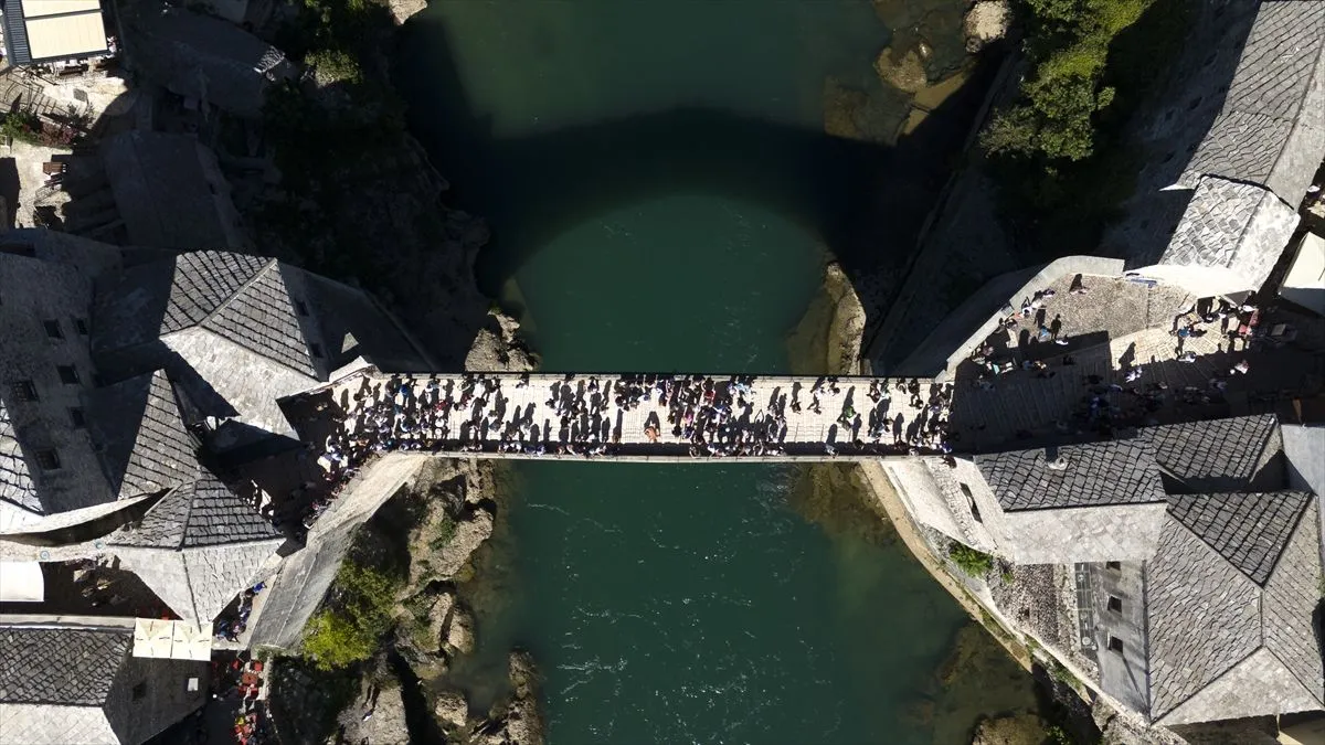 Danas je Stari most mnogo više od arhitektonskog naslijeđa, on predstavlja simbol obnove i otpornosti Mostara.