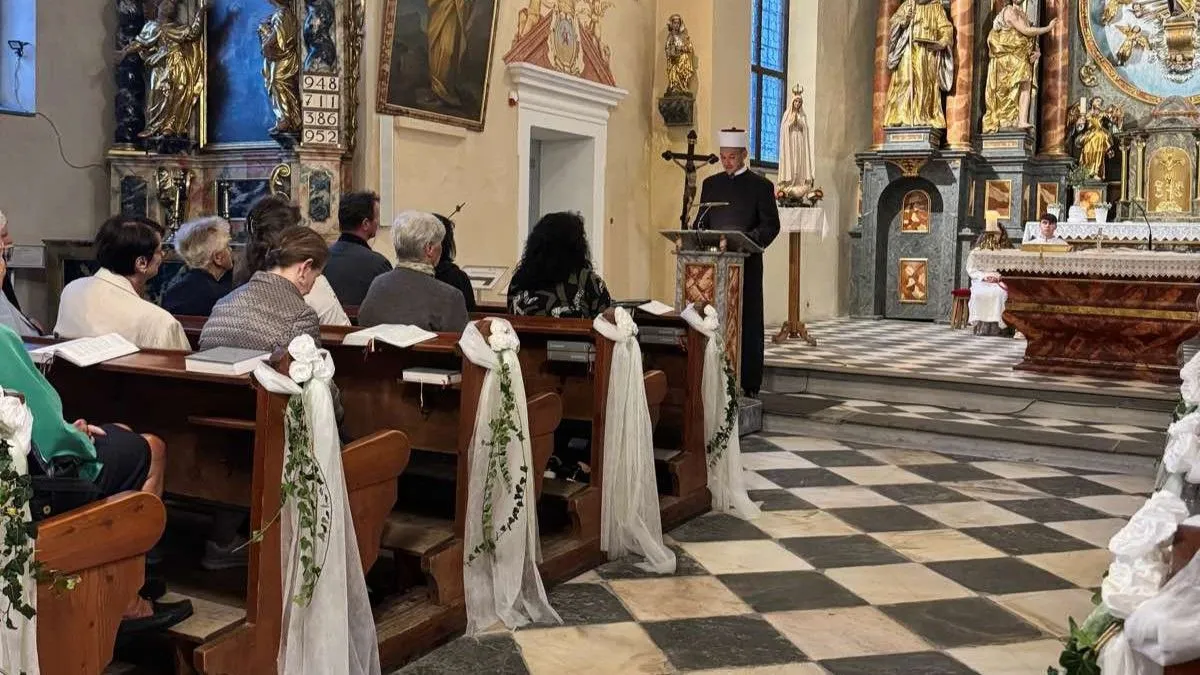 Posebno je istaknuto da je Gobeljić svojim svakodnevnim angažmanom u lokalnoj i široj zajednici postao prepoznat kao most u multikulturnoj stvarnosti Koruške.