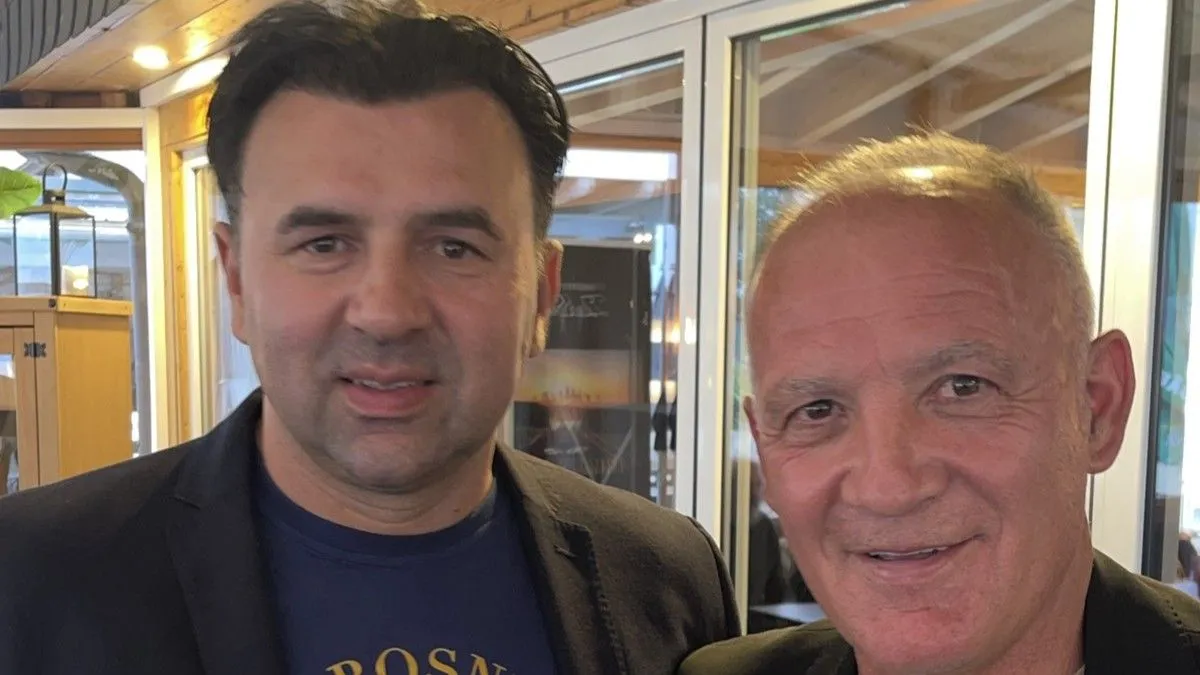 Od kada je objavio ovu knjigu, sav prihod od prodaje ide u dobrotvorne svrhe.