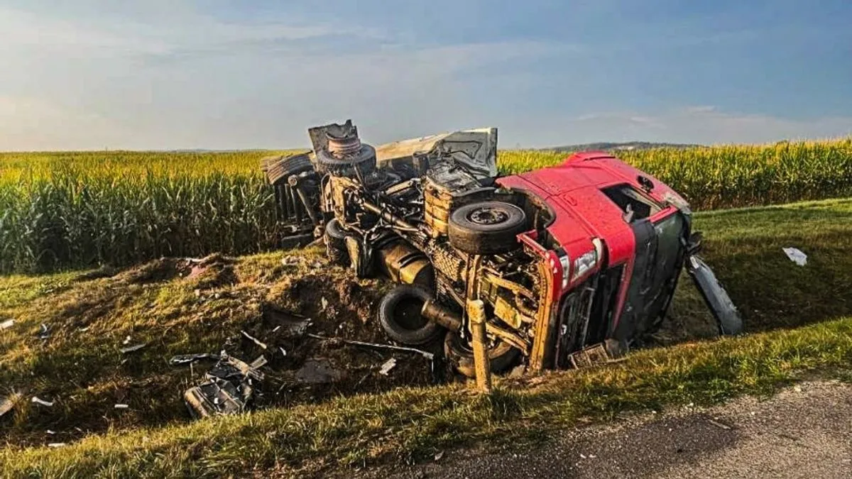 Poginuo vozač: Autobus uništen nakon saobraćajne nesreće kod Drienoveca, 28 povrijeđenih