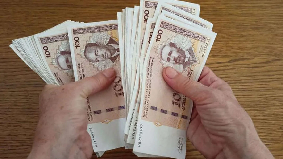 Prema podacima Centralne banke Bosne i Hercegovine (BiH), dug stanovništva prema bankama u Bosni i Hercegovini krajem jula ove godine iznosio je 13,83 milijarde KM.