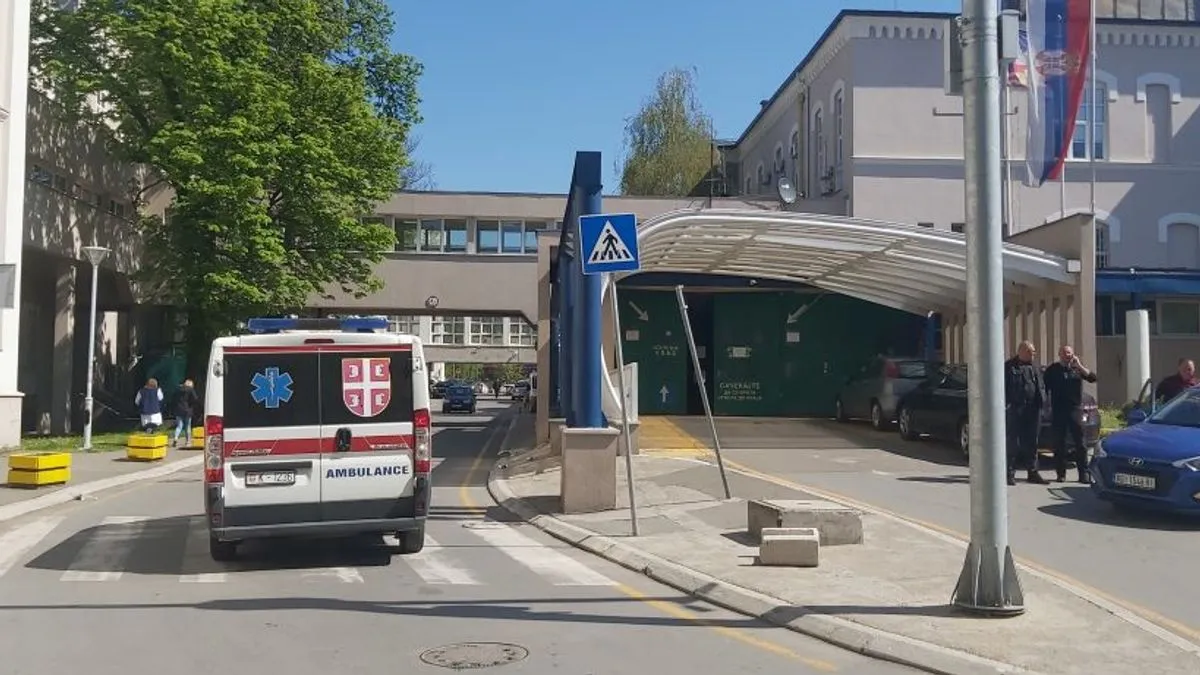 U privatnu bolnicu u Novom Beogradu jučer je primljen državljanin Kine (52) sa ubodnom ranom u ramenu.