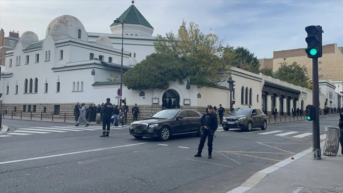 Francuska ima između pet i šest miliona muslimana, što aktivnih, što onih koji ga ne prakticiraju, prema čemu je islam druga najveća religija u zemlji.