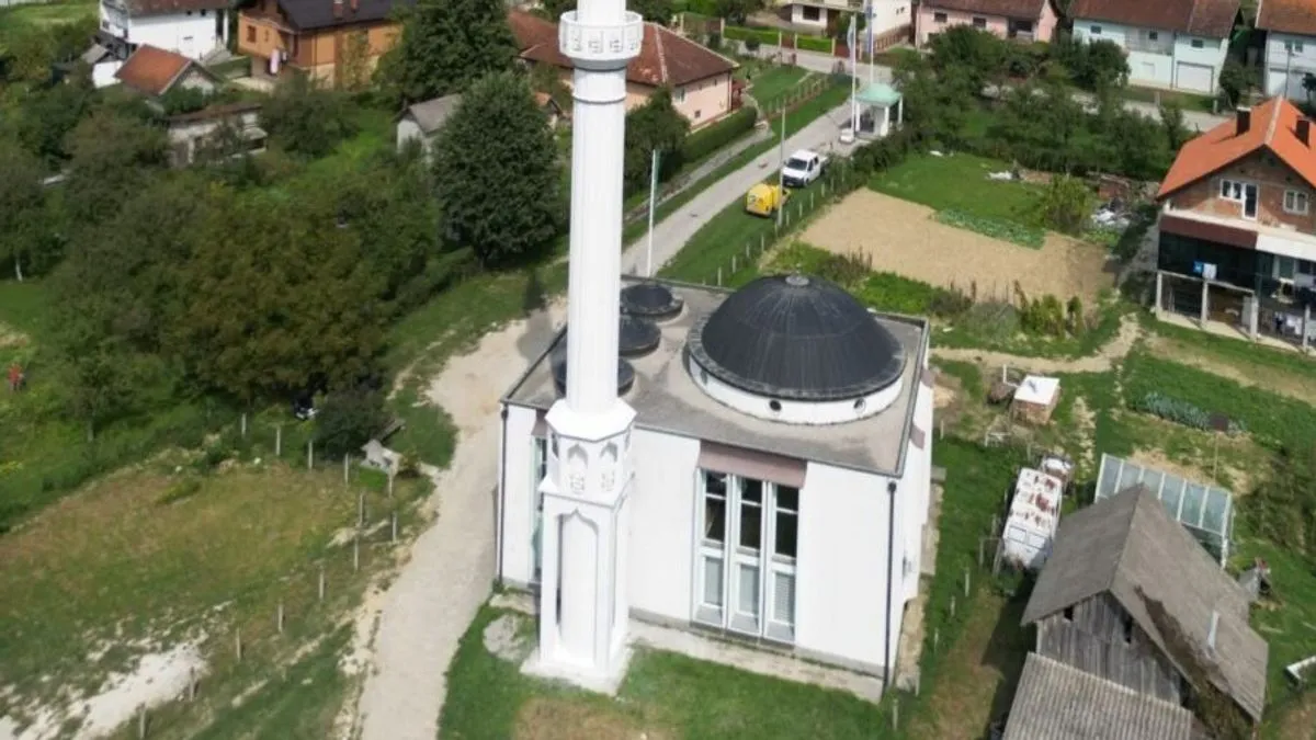 Platili krečenje džamije koja je bila poplavljena: Lijepa gesta Jasmina i Ezada iz Njemačke