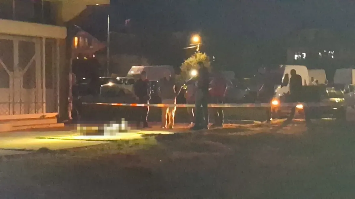 Nezvanično se saznaje da je ubijeni Darko V. upucan sa dva hica iz vatrenog oružja.