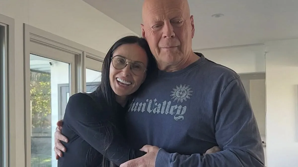 Moore je pojasnila i da stanje može učiniti Willisa ponekad ‘razigranijim i djetinjastijim’ jer zahtijeva više pažnje i brige.