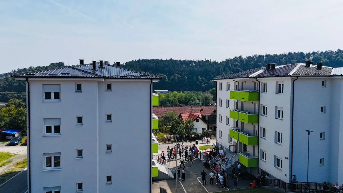 Na svečanosti uručenja ključeva prisustvovao je i federalni ministar raseljenih osoba i izbjeglica Nerin Dizdar