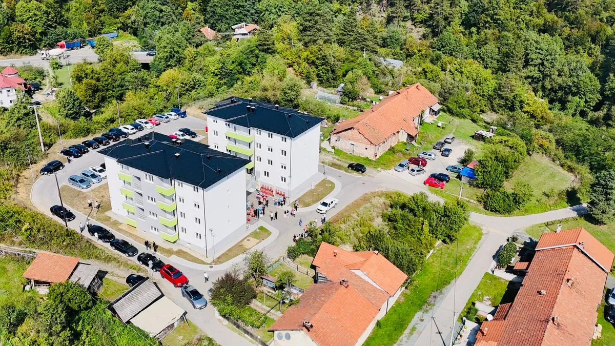 Na svečanosti uručenja ključeva prisustvovao je i federalni ministar raseljenih osoba i izbjeglica Nerin Dizdar