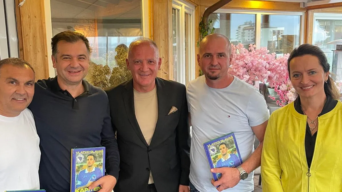 Od kada je objavio ovu knjigu, sav prihod od prodaje ide u dobrotvorne svrhe.