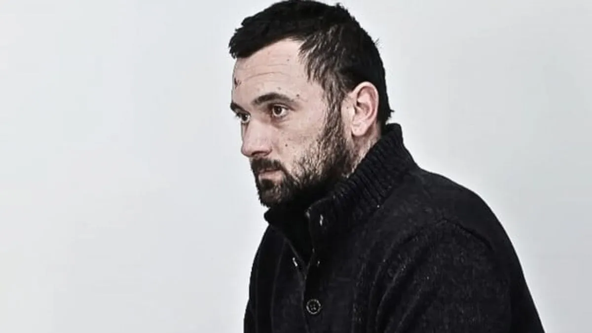  Iskoristio njihovu nemogućnost da se odbrane i rukama im stezao vrat, te je usljed zagušenja nastupila njihova smrt