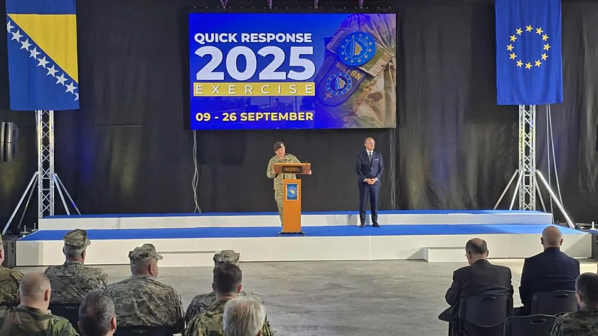 Događaj je okupio predstavnike diplomatskog kora, državnih institucija, komandno osoblje EUFOR-a, te visoke zvaničnike zemalja učesnica misije i Oružanih snaga BiH.