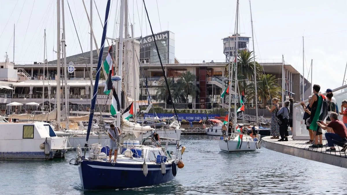 Prije otprilike 24 sata, još jedan brod iz flotile, Family, također je pretrpio štetu u blizini tuniske obale u, kako grupa tvrdi, napadu dronom.