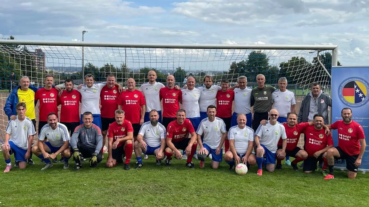 Od kada je objavio ovu knjigu, sav prihod od prodaje ide u dobrotvorne svrhe.