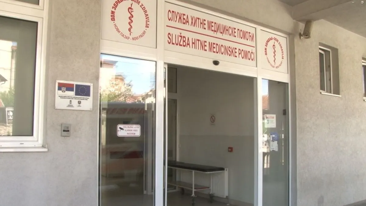 Muškarac Irfan P. teško je povrijeđen nakon što ga je nožem napao Albahari M. sinoć oko 20 sati u jednom lokacu u samom centru Novog Pazara. 