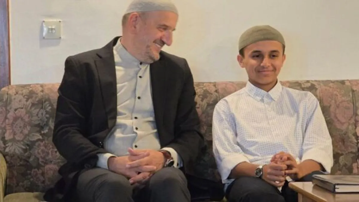 Muhaffiz je bio hfz. mr. Sadrudin ef. Išerić, kome je hfz. Omar 11. kandidat koji je uspješno položio hifz pred Komisijom Rijaseta