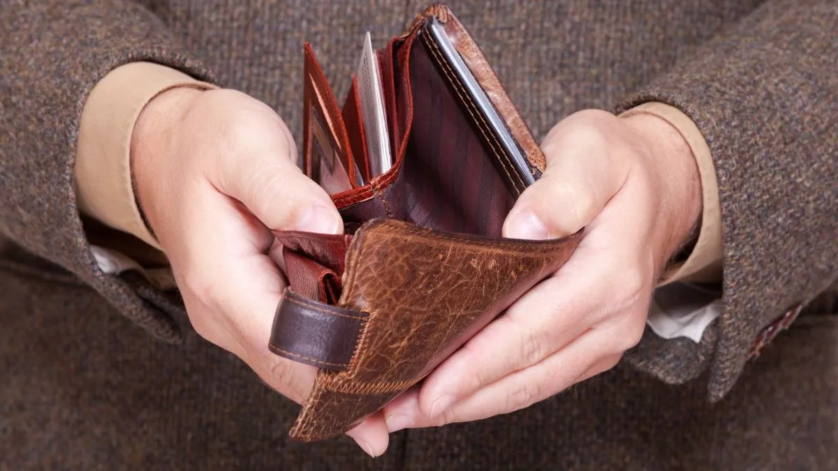 Realna kupovna moć je smanjena, a standard života opada, bez obzira na marginalne promjene na mjesečnom nivou