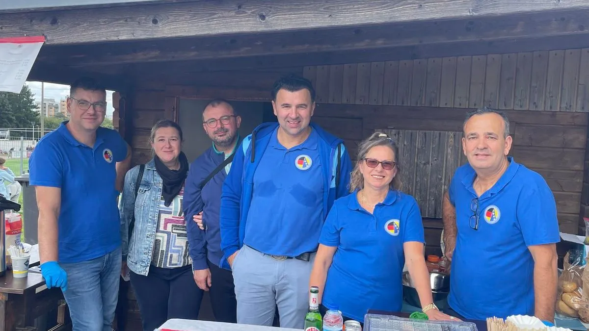 Od kada je objavio ovu knjigu, sav prihod od prodaje ide u dobrotvorne svrhe.