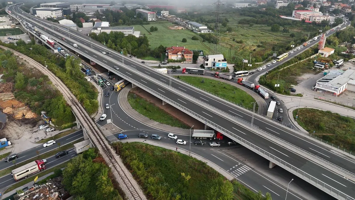 Zbog blokada prijevoznika trenutno je saobraćajni kolaps na Stupskoj petlji u Sarajevu.