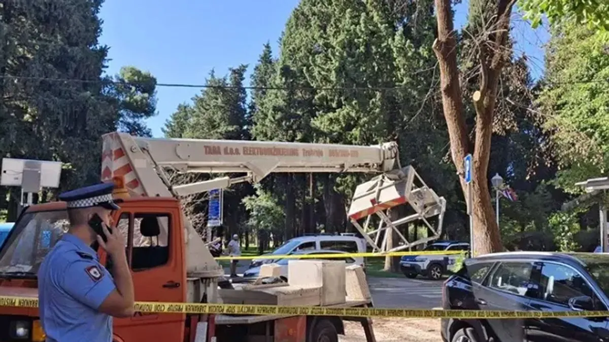 Јedna osoba je gubila svijest što ukazuje na mogućnost potresa mozga na licu mjesta
