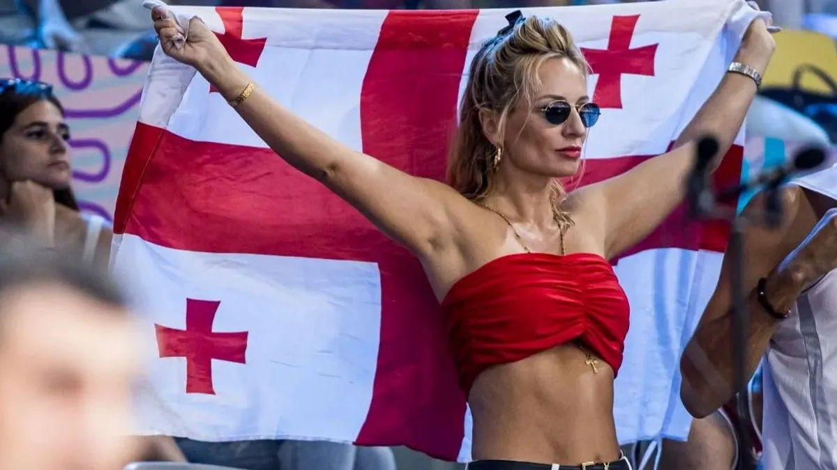 Dok se na parketu vodila bitka za poene, na tribinama su navijačice Gruzije ostavile snažan vizuelni pečat koji će se dugo pamtiti