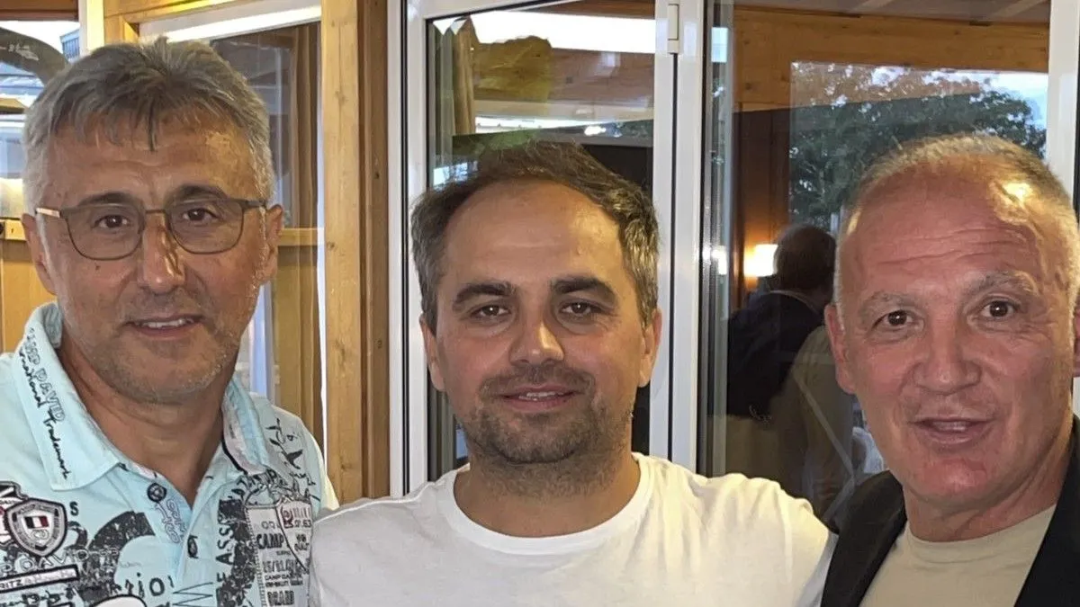 Od kada je objavio ovu knjigu, sav prihod od prodaje ide u dobrotvorne svrhe.