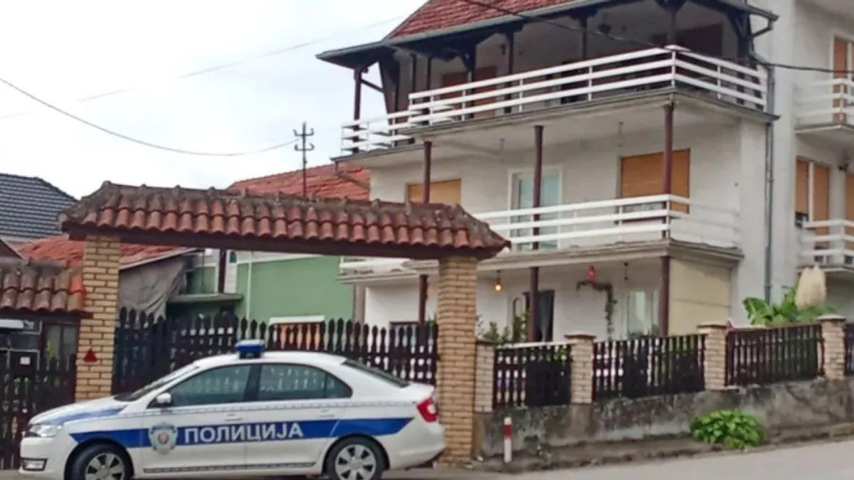 Policija je na licu mjesta i u toku je uviđaj, kao i javni tužilac Višeg Javnog tužilaštva u Jagodini