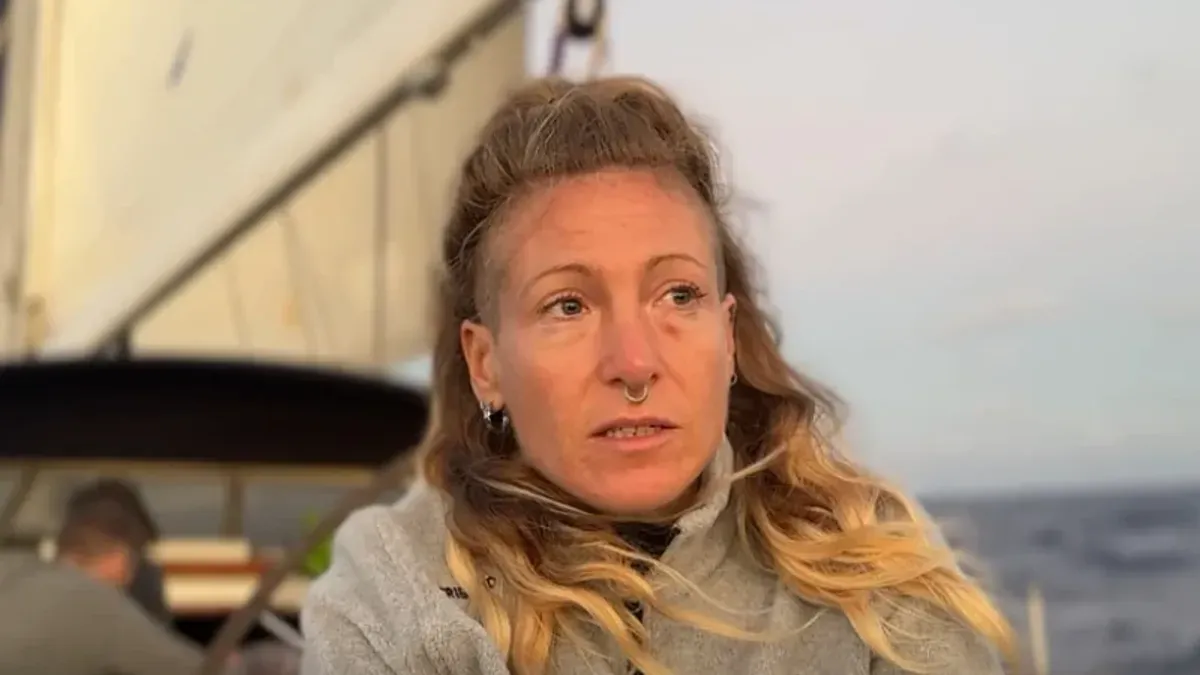 Dodaje da uprkos činjenici da plove u skladu sa humanitarnim pravom i u međunarodnim vodama, ovaj ničim izazvani i ilegalni napad ne izgleda kao zadnja prijetnja flotili. 