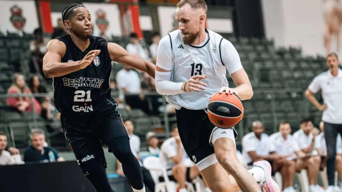 Sezona počinje 30. septembra, a završava 17. aprila 2026. godine na Final Fouru koji se igra u Atini.