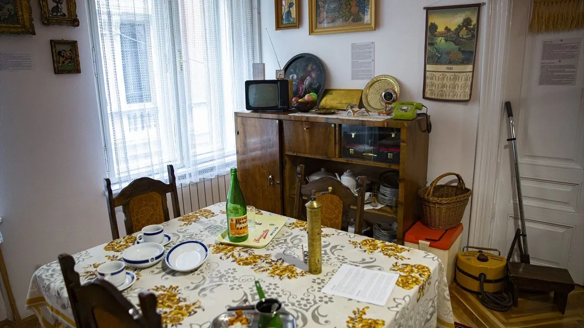 Na prikupljanju eksponata radilo se nešto duže od četiri mjeseca, što je uključivalo sistemski, timski i terenski rad