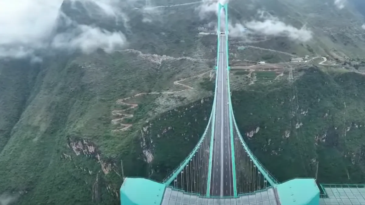Kina šokirala svijet novim inženjerskim rekordom: Izgradili most u oblacima