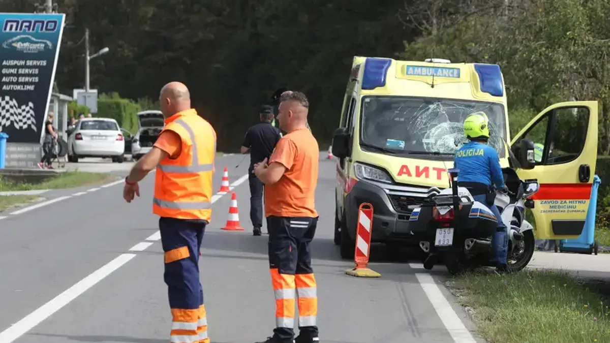 Vozač je u jednom trenutku započeo radnju preticanja vozila ispred sebe, iako je vozač koji se nalazio iza njega već započeo preticanje.
