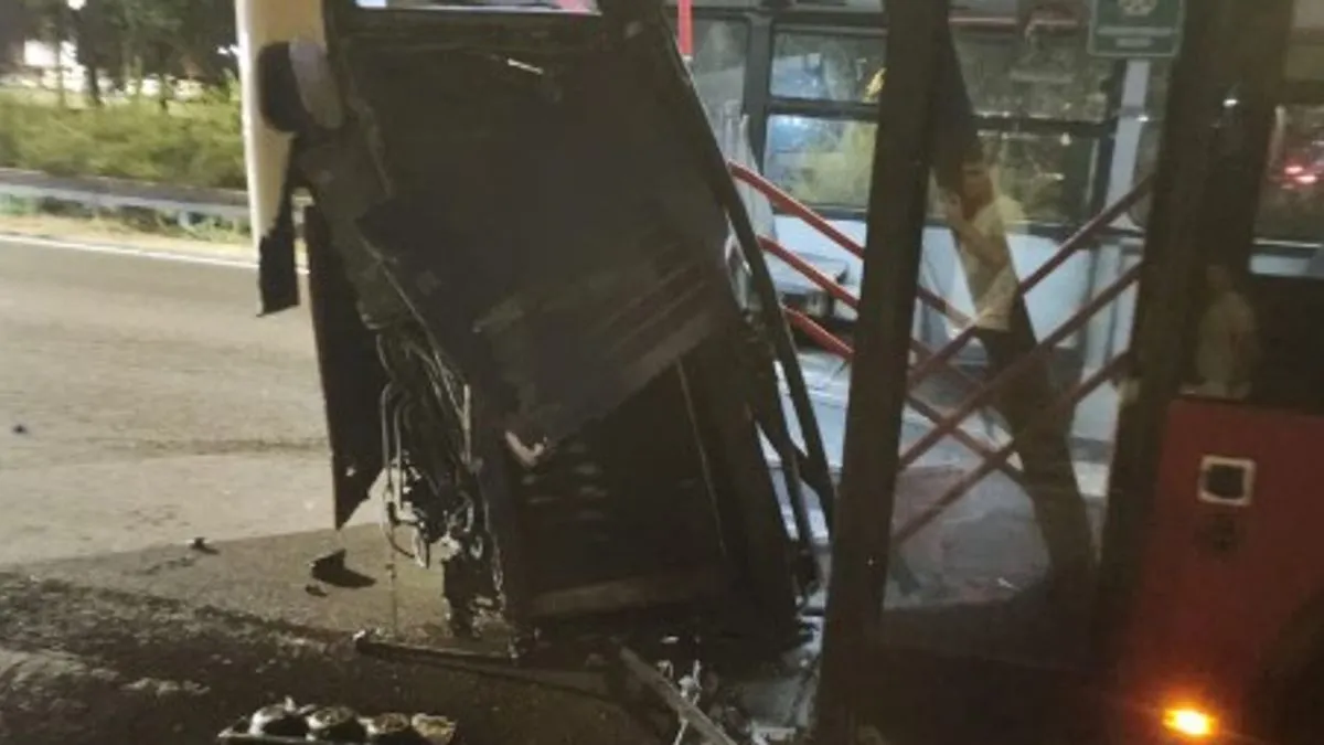 Folker Darko Lazić sinoć je doživio tešku saobraćajnu nesreću na autoputu, a sa njim je u kolima bila njegova supruga Katarina Lazić.