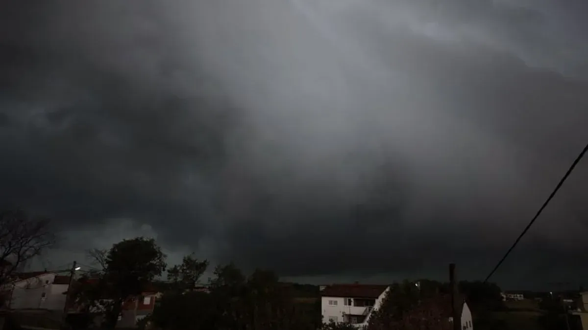 Meteorolozi upozoravaju da se u ovim područjima mogu pojaviti oluje, te savjetuju dodatni oprez, posebno u planinskim, šumovitim i otvorenim terenima
