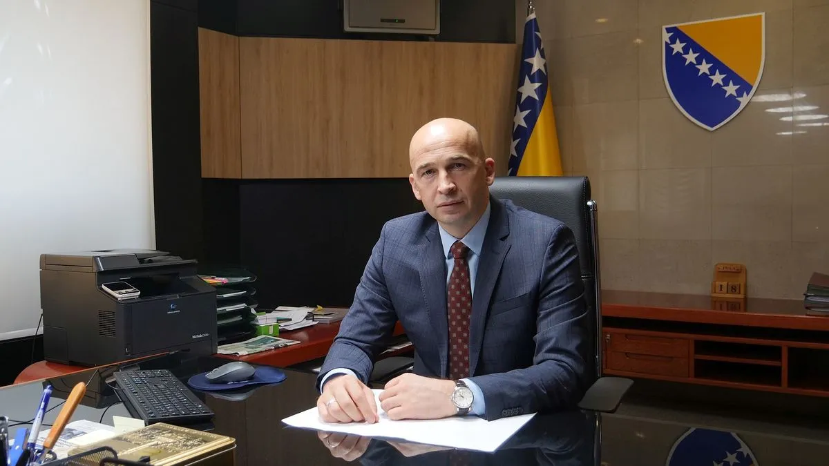 Uvjeren sam da će Uprava policije Ministarstva unutrašnjih poslova ubrzo pronaći počinitelje te da će biti najstrožije kažnjeni - rekao je premijer Nezir Pivić