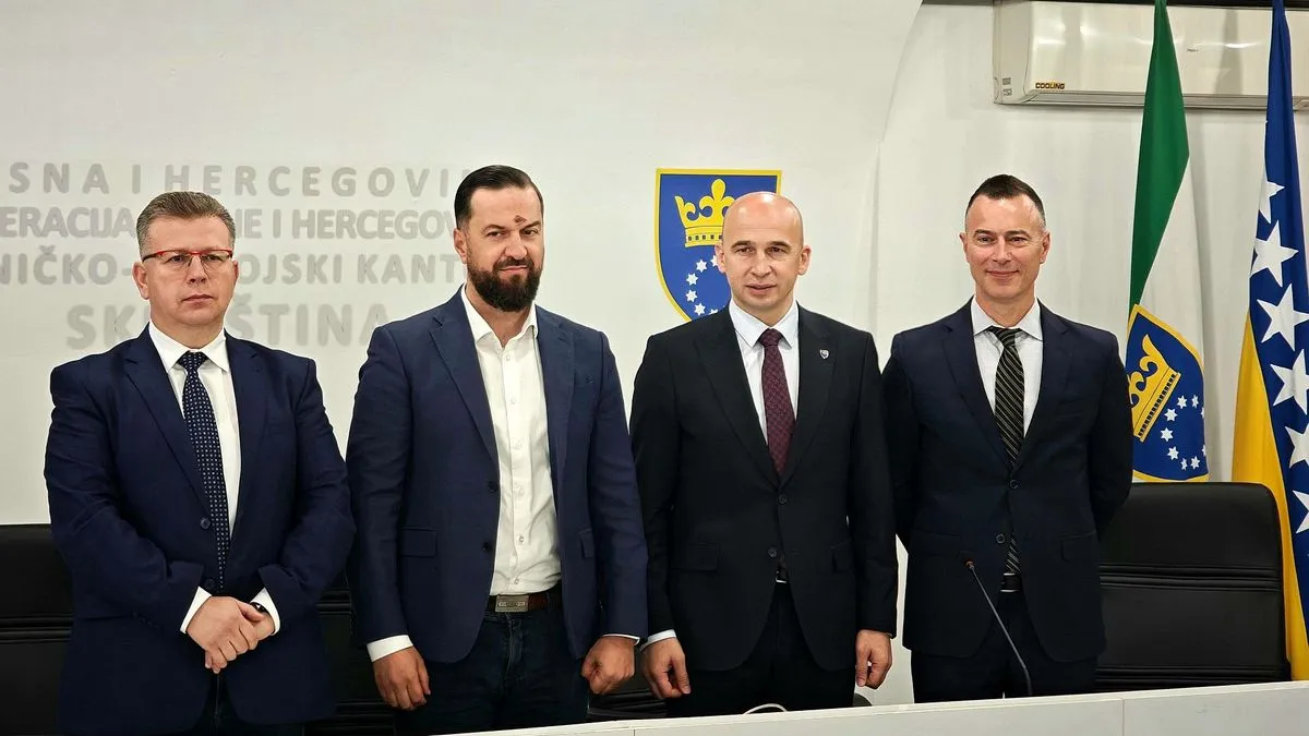 Lupus je naglasio da su učenici u središtu nastavnog procesa, a uspjeh reforme zavisi od posvećenosti nastavnika i direktora škola