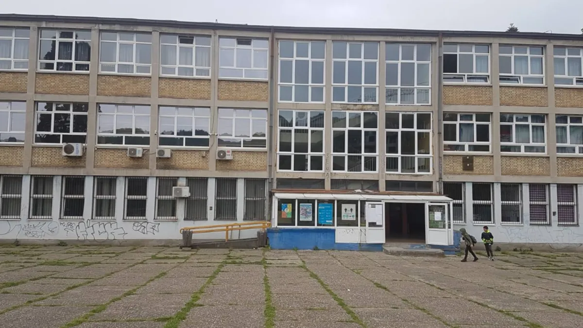 Incident se dogodio 1. septembra u dvorištu jedne osnovne škole.