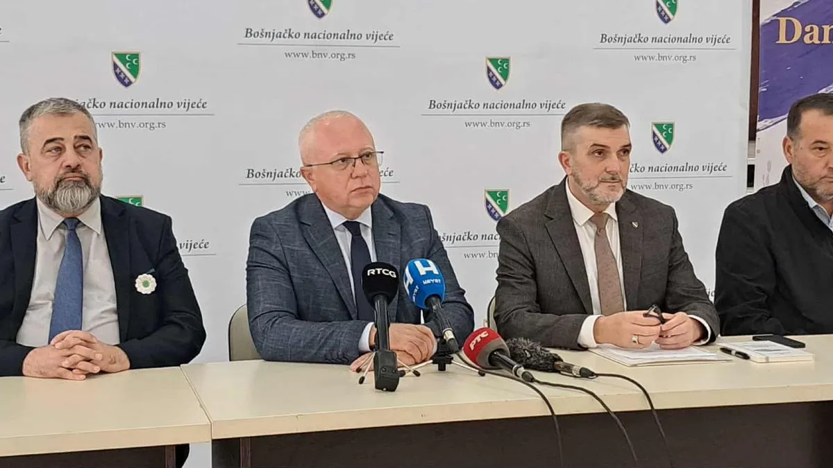 Revizionizam i bošnjački identitet, naziv je okruglog stola koji je održan u Novom Pazaru, učesnici su bili predstavnici Bošnjaka iz zemalja Zapadnog Balkan