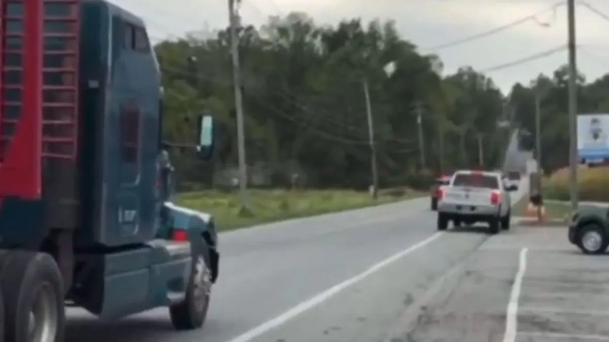 Policajci pokušavali uručiti nalog za pretres kada je došlo do pucnjave.