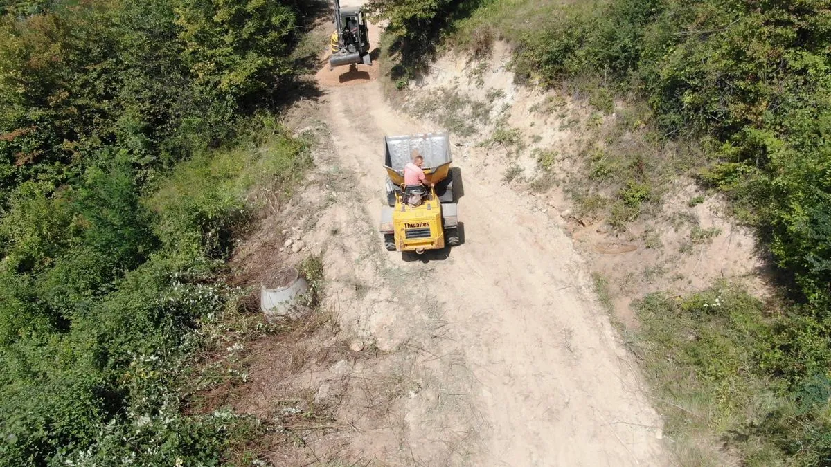 Lokalitet ‘Sjever Hum’ nalazi se na padinama brda Hum kojem se pristupa iz ulice Velešići Gornji.