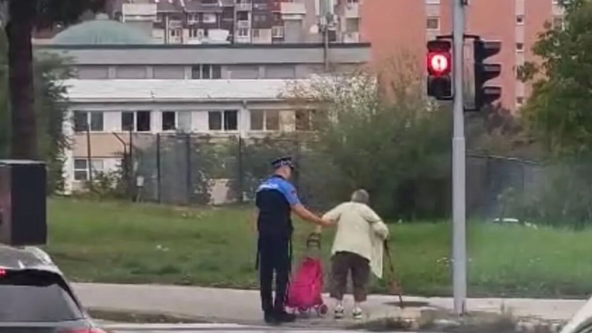 Ovakve scene nas podsjećaju da još ima ljudskosti i empatije u srcima ljudi koji nude svoju nesebičnu pomoć onima kome je ona potrebna.
