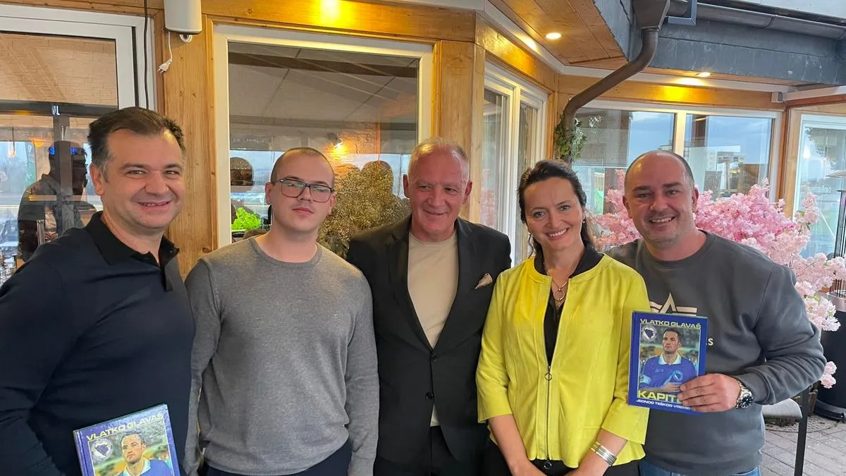 Od kada je objavio ovu knjigu, sav prihod od prodaje ide u dobrotvorne svrhe.