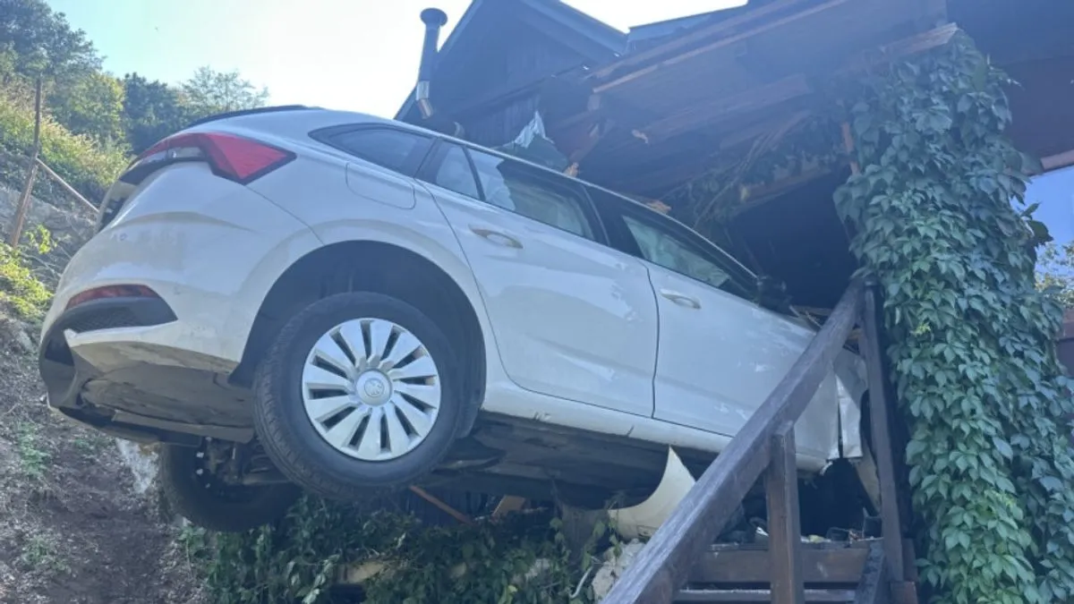 Prizor kao iz filma: Sletio s ceste ravno u vikendicu