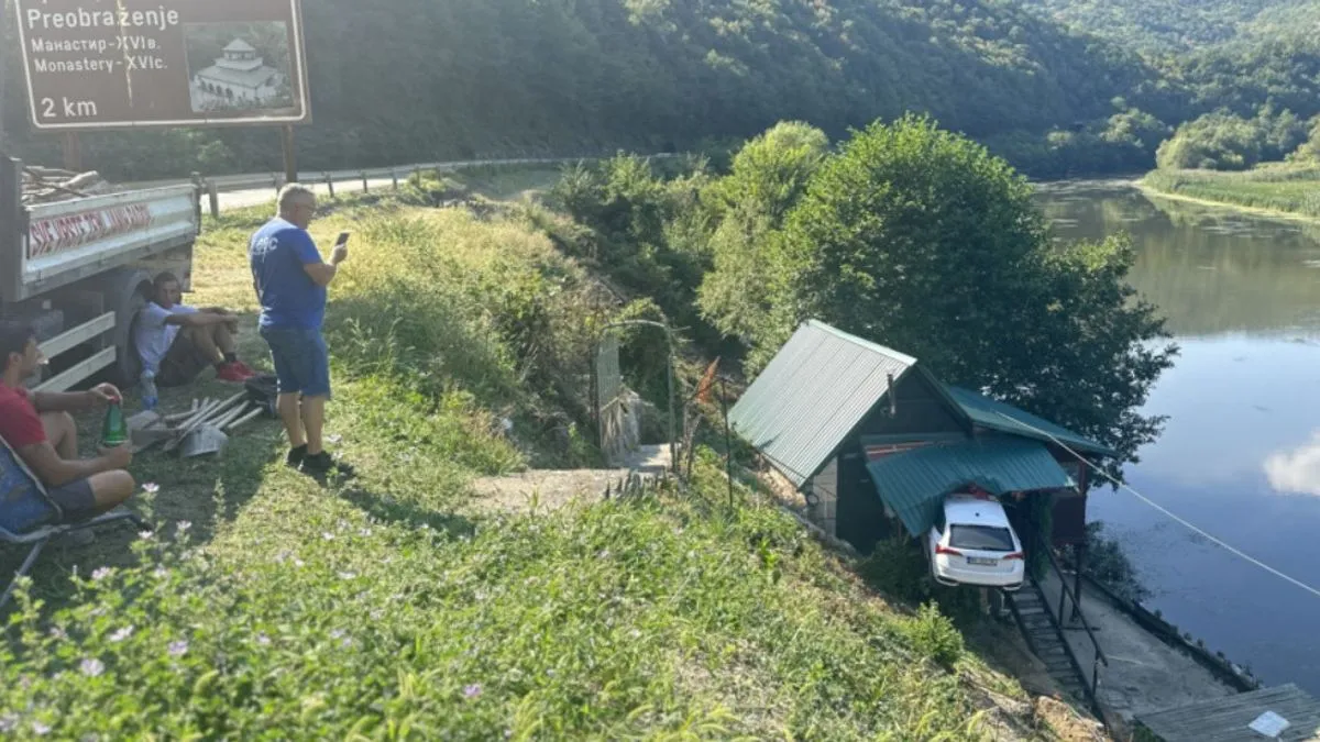 Pukom srećom izbjegnuta je veća tragedija, jer su se u trenutku nezgode u dvorištu nalazili radnici