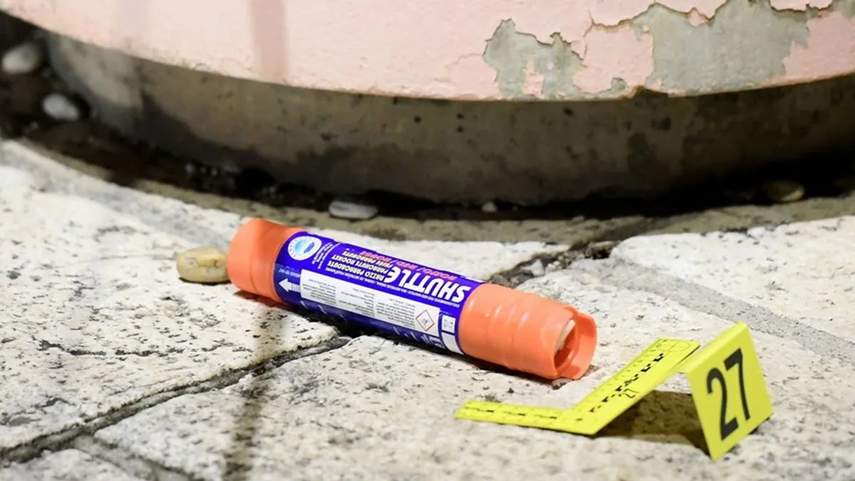 Jedan od svjedoka ispričao je da je raketa imala čudnu putanju i da je nesretnu ženu pogodila u vrat.