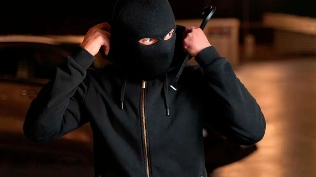 Policija u Zvorniku rasvijetlila je krađu automobila “golf” iz dvorišta porodične kuće.